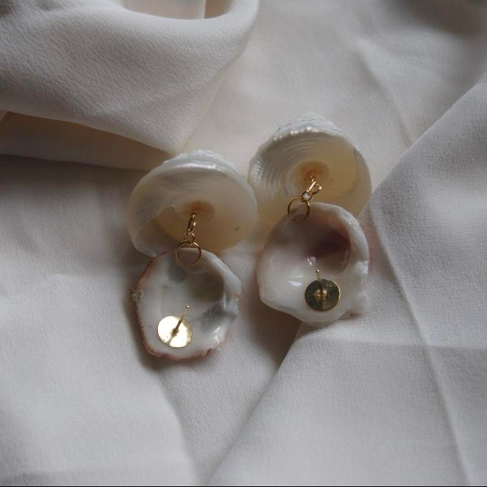 Shell Earrings - Picture 5 of 6